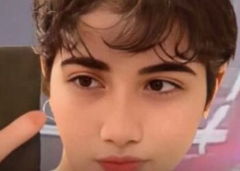 Morre garota iraniana espancada no metr por no usar vu