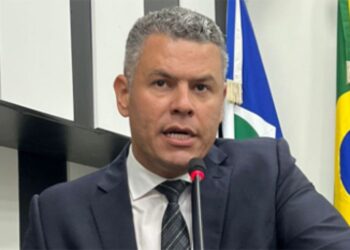 Vereador critica omissão de colegas: "Não podemos ser dopados"