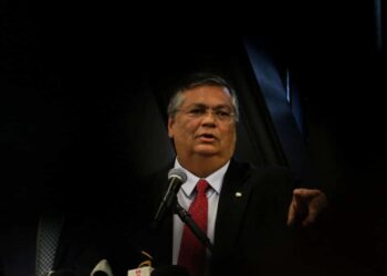 Flávio Dino alega falta de segurança para faltar à audiência na Câmara