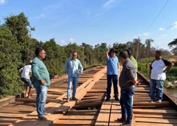 Vereadores verificam situação de ponte na Gleba Três Cinco e tomam atitude de urgência para consertá-la