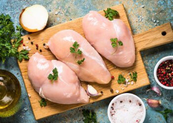 Carne de frango deve ter desempenho melhor neste trimestre e no início de 2024