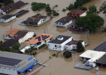 Ministro Alexandre Padilha visita região afetada por chuvas em SC