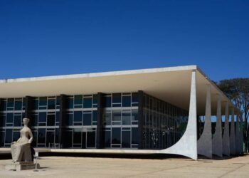 STF tem maioria para condenar mais oito réus por atos em Brasília