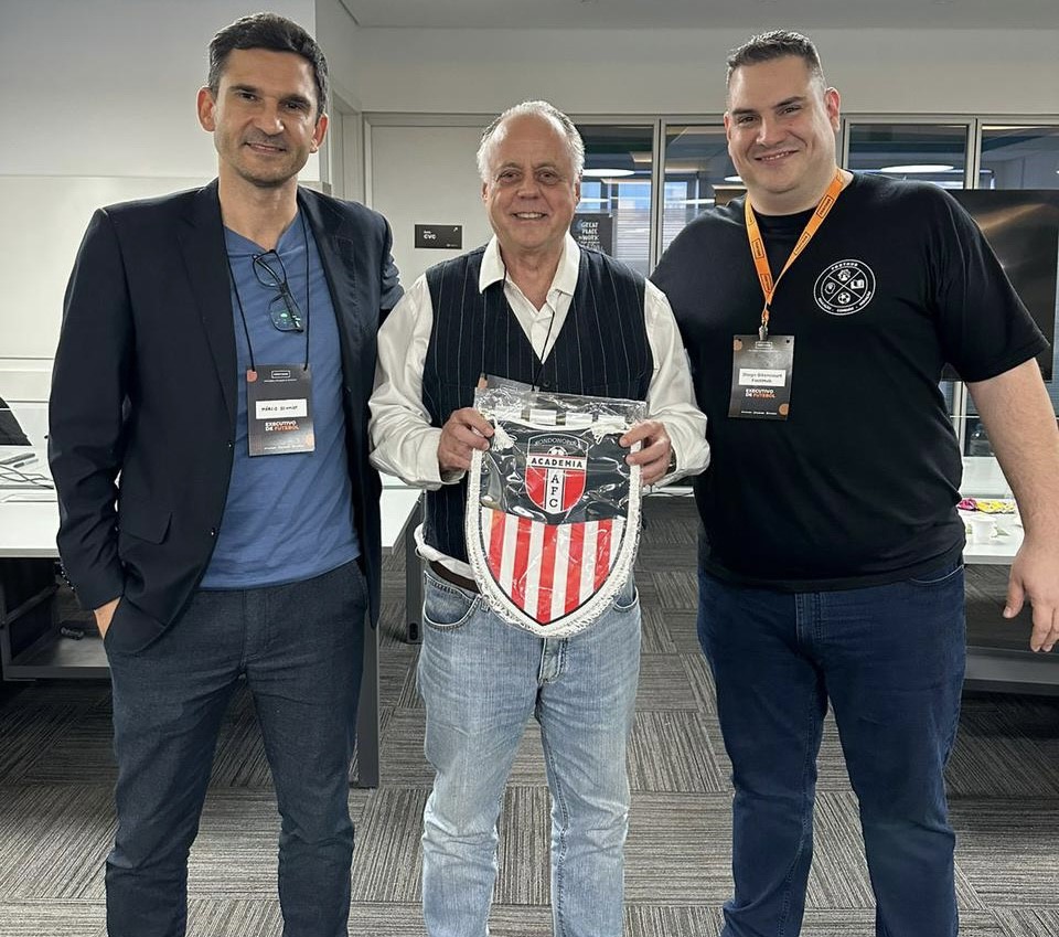 Diretores do Capitão América fazem curso de executivo de futebol