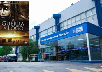 Professor é demitido após exibir filme considerado pornô por pais