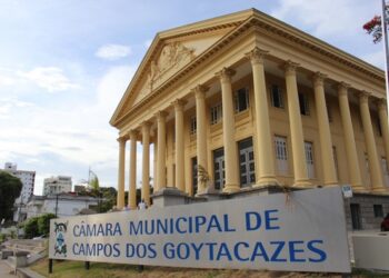 31 assessores e funcionários da Câmara de Vereadores de Campos, RJ,  são exonerados