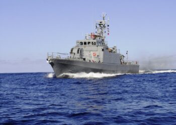 Marinha e PF apreendem 2 toneladas de drogas em veleiro alemão na costa da Bahia