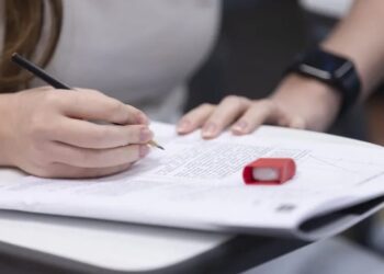 Governo cria poupana para estudantes de baixa renda