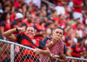 Vitória garante acesso à Série A do Brasileirão