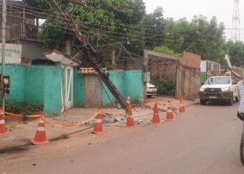 Motorista se choca com poste após perder controle de carro em Itaituba, no PA