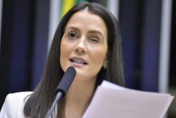 Deputada desmente petista e diz ter votado a favor de projeto para cirurgias no SUS