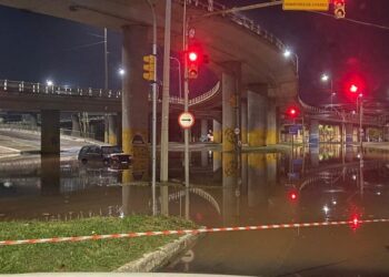 Comporta vaza e água do Guaíba invade ruas de Porto Alegre; nível está em 3,38m | Rio Grande do Sul