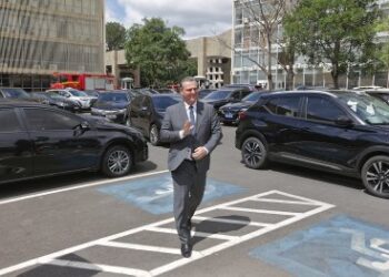 Ministro de MT exonerado e volta ao Senado para votaes estratgicas