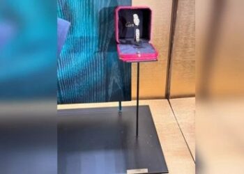Cartier se recusa a vender joia pelo valor exposto na vitrine