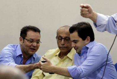 Botelho em 1º lugar de pesquisa pode fazer cúpula do