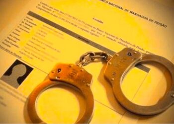 PM de General Carneiro efetua prisão de indivíduo com mandato em aberto e facas furtadas.