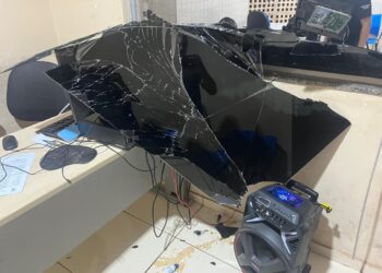 Homem promove quebra-quebra em delegacia em Itaituba, no PA