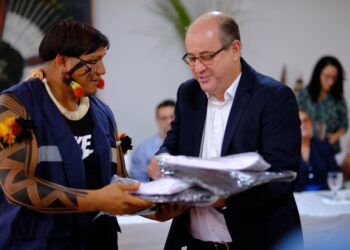 Dr. Eugênio destaca curso de enfermagem indígena inédito no Brasil e no mundo como essencial para a educação e saúde das etnias.