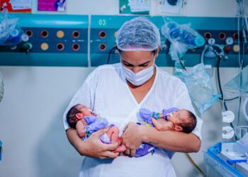 Bebês prematuros participam de ensaio fotográfico no Regional de Marabá