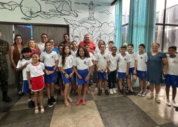 Em visita a Prefeitura de Barra do Garças, estudantes entrevistam o prefeito sobre a administração política.