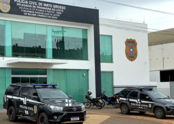 Polícia Civil prende duas pessoas que torturaram mulher com pauladas nas mãos em Primavera do Leste.