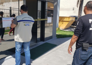 Polícia Civil apura denúncia de que hospital interditado realiza cirurgias plásticas.