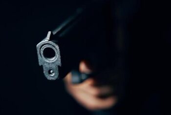 Jovem baleado e irmo ameaa matar plantonistas de hospital em MT