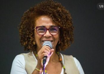Vereadora detona imprensa por revelar ‘rachadinha’: ‘racista e machista’