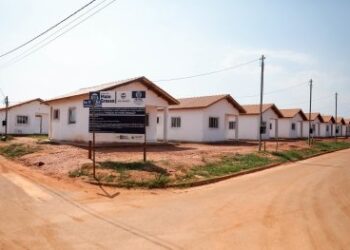 Obras de casas populares esto 70% concludas