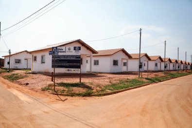 Obras de casas populares esto 70% concludas