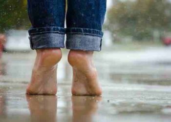 O que significa coceira no pé? Causas e tratamentos eficazes