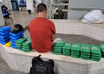 Polícia Civil de Santarém prende homem com 45 pacotes de ‘skank’ em lancha que vinha de Manaus