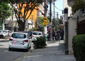 Homem que fazia esposa refm morto por sniper