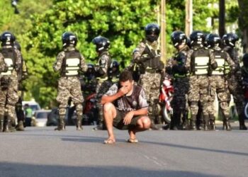 Um policial e nove morrem em interveno em priso