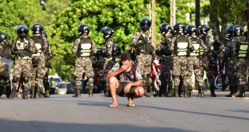 Um policial e nove morrem em interveno em priso