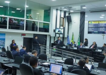 Vereadores aprovam reajuste de 38% no prprio salrio; VI tambm sobe