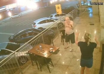 Agente preso aps agredir mulher e atirar em delegada