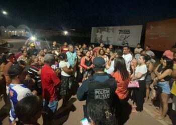 Após bloqueio da Transamazônica, manifestantes participam de reunião no Ministério público, em Itaituba