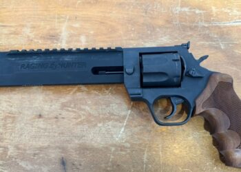 Polícia Civil recupera arma e prende suspeito por porte ilegal e furto qualificado