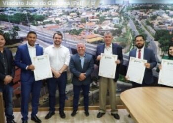 Chico 2000 homenageia professores e advogados