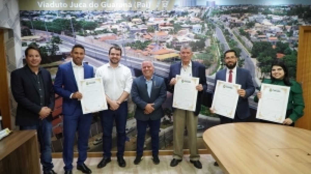 Chico 2000 homenageia professores e advogados