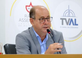 Dr Eugênio defende em comissão ampliação da merenda escolar para alimentação de servidores e professores.