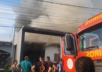 Incêndio destrói residência no bairro da floresta em Itaituba, PA