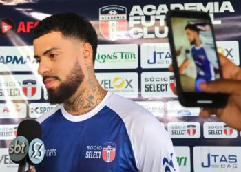 Academia repatria zagueiro que estava no futebol Árabe e da Indonésia