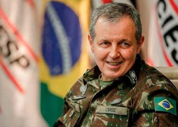 Comandante do Exrcito elogia do deciso do STF contra interveno