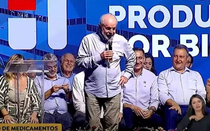 Afastado do comando do UB, Bivar aparece em palanque com