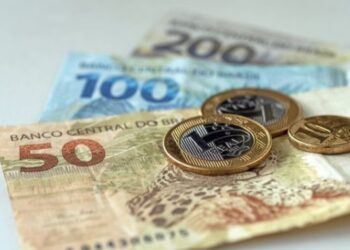 Governo prev salrio mnimo de R$ 1.502 para 2025