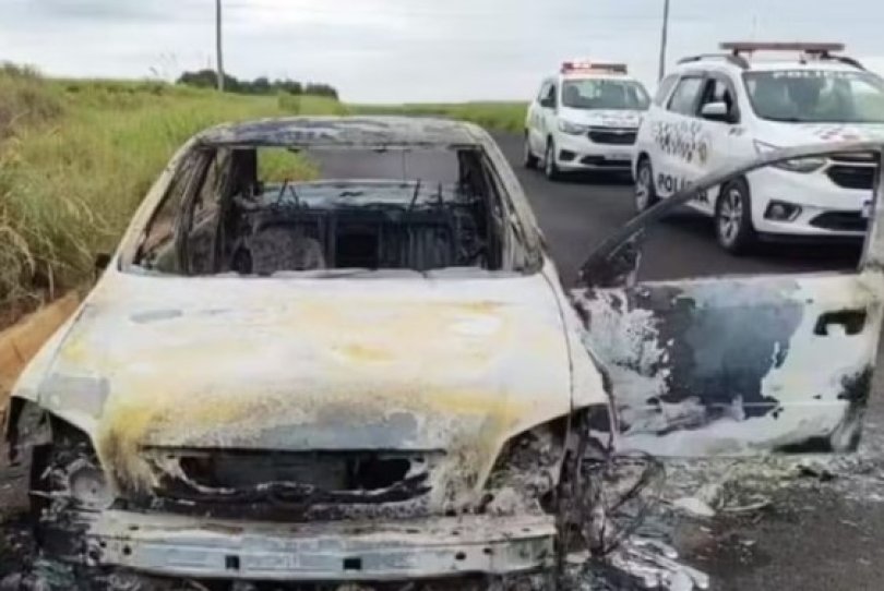 Mulher mata namorado e incendia carro com o corpo dentro