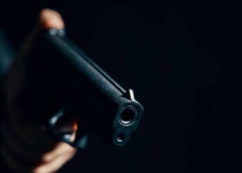 Desafetos brigam e se matam durante troca de tiros em bar de MT