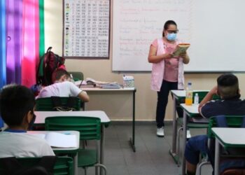 Uso de Chat GPT em aulas retrocesso, dizem especialistas